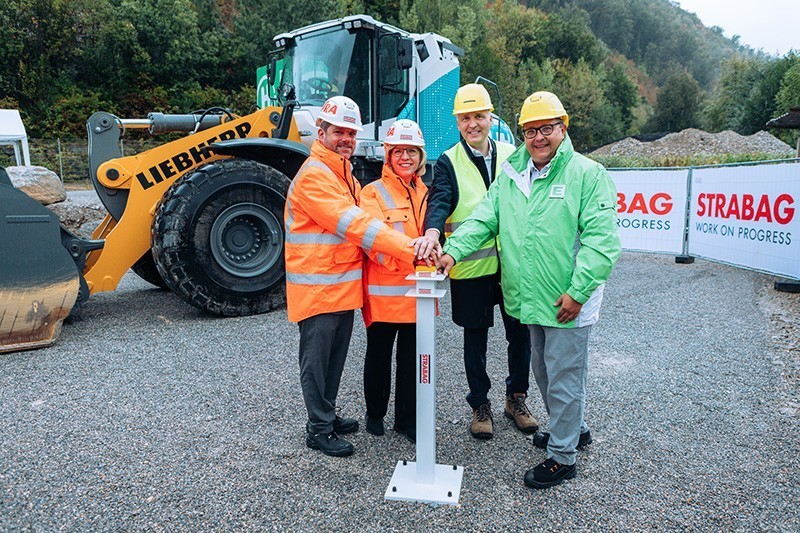 Liebherr and STRABAG Pioneering Decarbonisation: Hydrogen-Powered Wheel Loader Trial